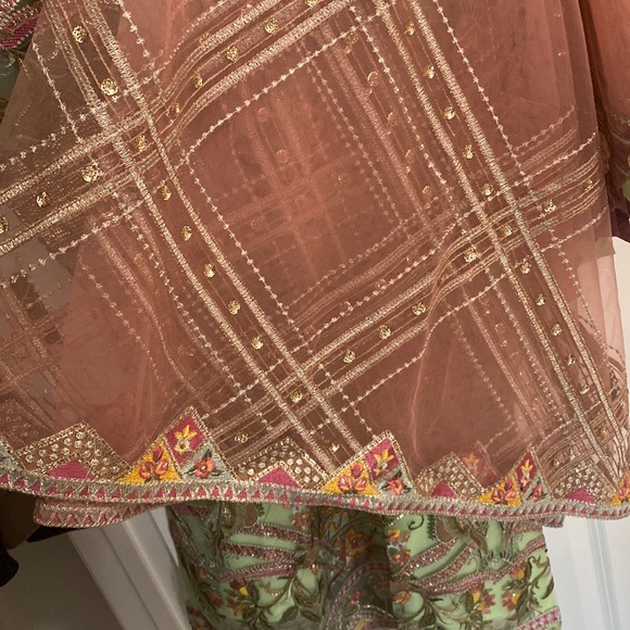 Beautiful Pakistani 3 Piece Suit - Picture 5 of 9